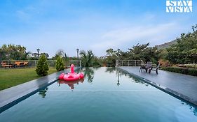 Stayvista At Banyan Bliss With Pool, Bonfire & Lawn